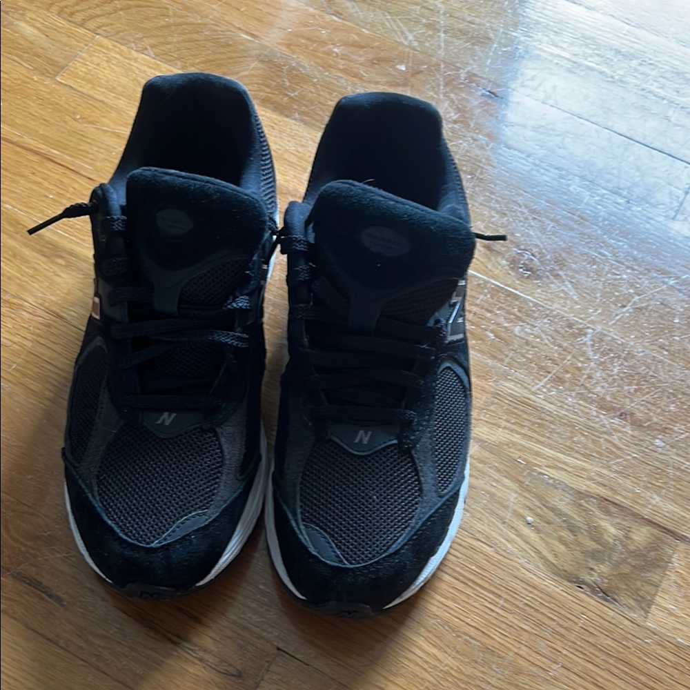Black New Balance 2002r